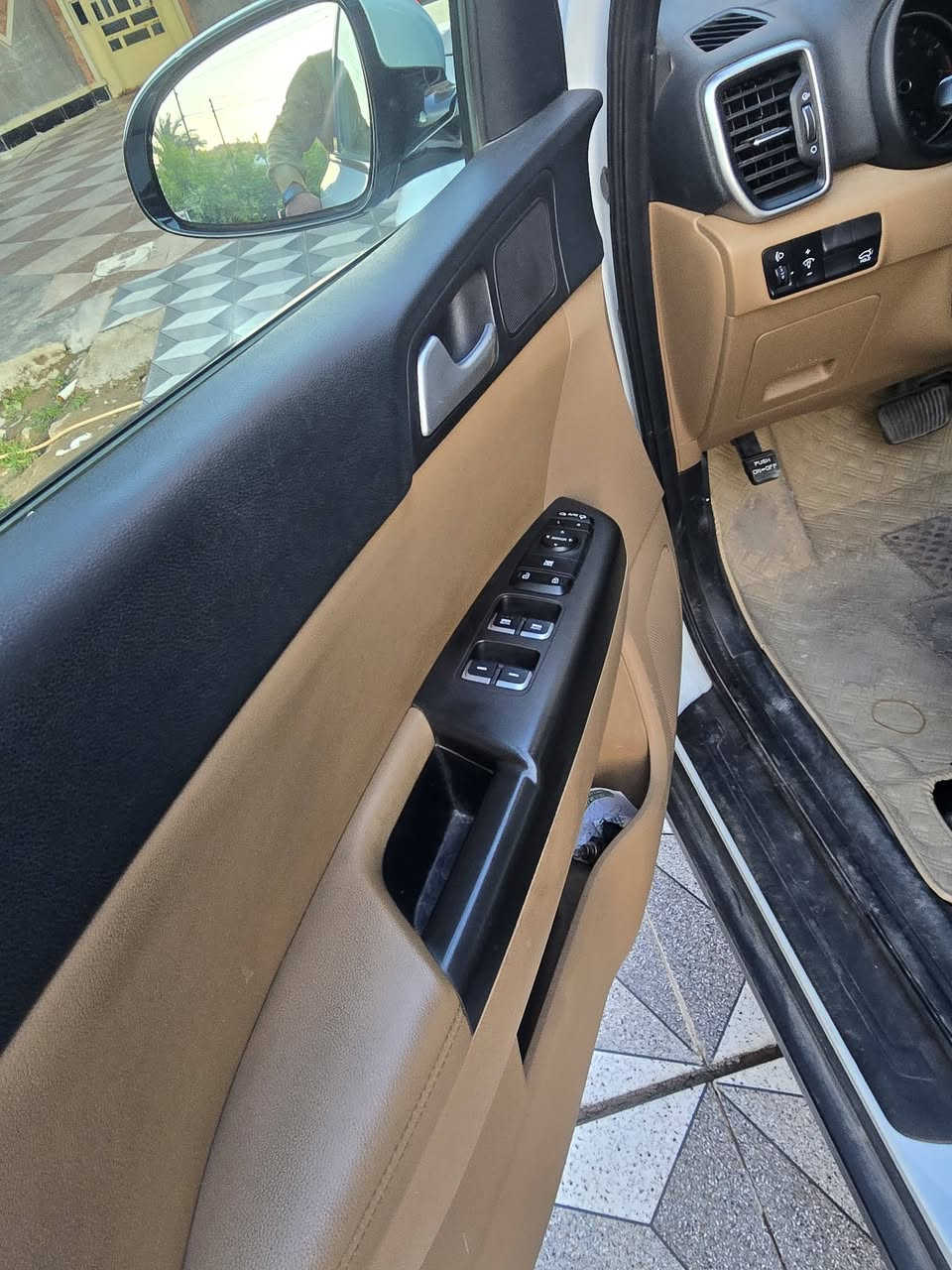 السلام عليكم  
كيا سبورتج موديل 2020 فول مواصفات عده بانو رامه 
موصافت بصمه تشغيل 
بصمة ابواب صندوق كهربا تشغيل عن بعد 
مري شفط زائد اشارة السيارة جاهزة من كل النواحي 
ع يد وحدة من الشركه رقم سليمانية 
وارد خليجي بسمي مكان السيارة فلوجة 
( مكلف بالنشر الاتصال ع الرقم ) صاحب السيارة 
***********
