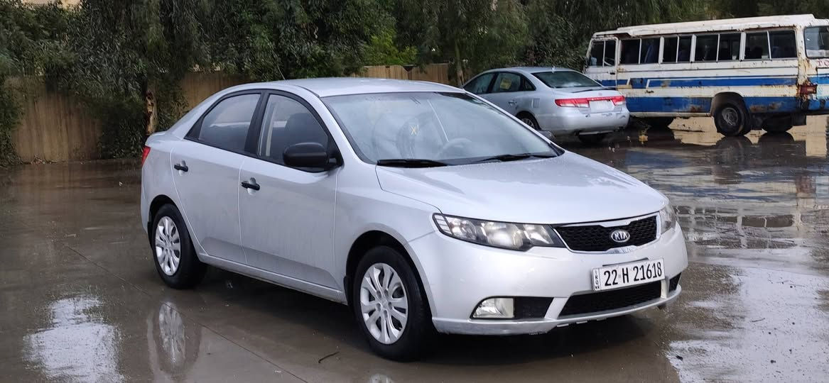 السلام عليكم
كيا سيراتو خليجي
بدون صبغ مكانين بارد بدون فتح بدون تقحيل بدون تبديل 
رقم وسنوية جديد وهزة وفحص شهر 4
محرك 16 دوش شرط
كير توماتيك شرط 
تبريد شرط ثلج
السعر 97
الرقم***********
***********
