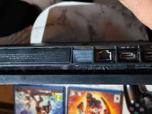 سلام عليكم
بلـي 4 سلم شـغال للبـيـع 

بلي اخو الجديد مامفتوح ولا مصلح ولنضافة كدام *عيـنگ* 🔥

يجي وياه جويستك 1 اصلي مال جهاز *نـفـسـه* + 1 *تجاري* و بي خلل ب مربع فقط باقي كله شغال

  موجوده سيديات الي اتشوفوها بالصورة *6* 
 *1* گراند V 
 *2* سبايدر مان  
 *3* فيفا 21 
 *4* فيفا  17 
 *5* ليغو 
 *6* راتشد قصة   
* السيديات ماتجي ويا الجهاز اذا نفس السعر اذا مع الجهاز يختلف السعر
السعر 250 وبي مجال  
واتساب *********** * 
اتصال  *********** *
