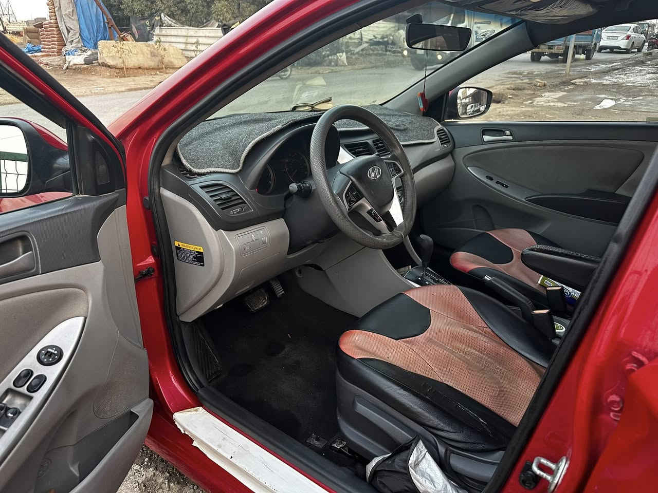 هيونداي اكسنت 2015 رقم اربيل الجديد
المحرك 1600 GDI 
اللون ماروني دم الغزال 
الضرر بنيد صبغ فقط باقي السيارة كلها ليبل واحد 
السعر 103 ورقة دفتر و 3 ورقة وبيها مجال.
تحكم ستيرن جهتين
الكير ٦ نمر مع البك ٧ نمر  
نظام مانع انزلاق وتزحلق 
نظام ايكو ECO  لتقليل صرف الوقود 
شاشة وكاميرا خلفية 
السيارة كاملة وبحالة ممتازة 
للأتصال على الرقم :- ***********
