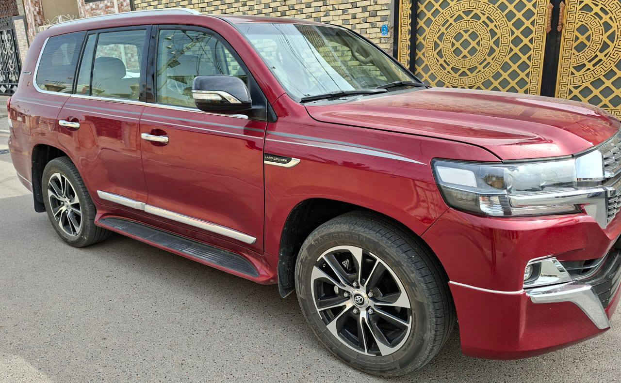 سلام عليكم 
لاندكروز دخول جديد السياره اصل 2010 محدث 2021 داخل وخارج تحديث اصلي شغل درجه اولى الون بلادي شرط السياره كفاله من الضربه والصبغ سابقاً 
مكان السياره:البصره 
علماً ان السياره بلا لوحات 
السعر : اتصال 
***********
