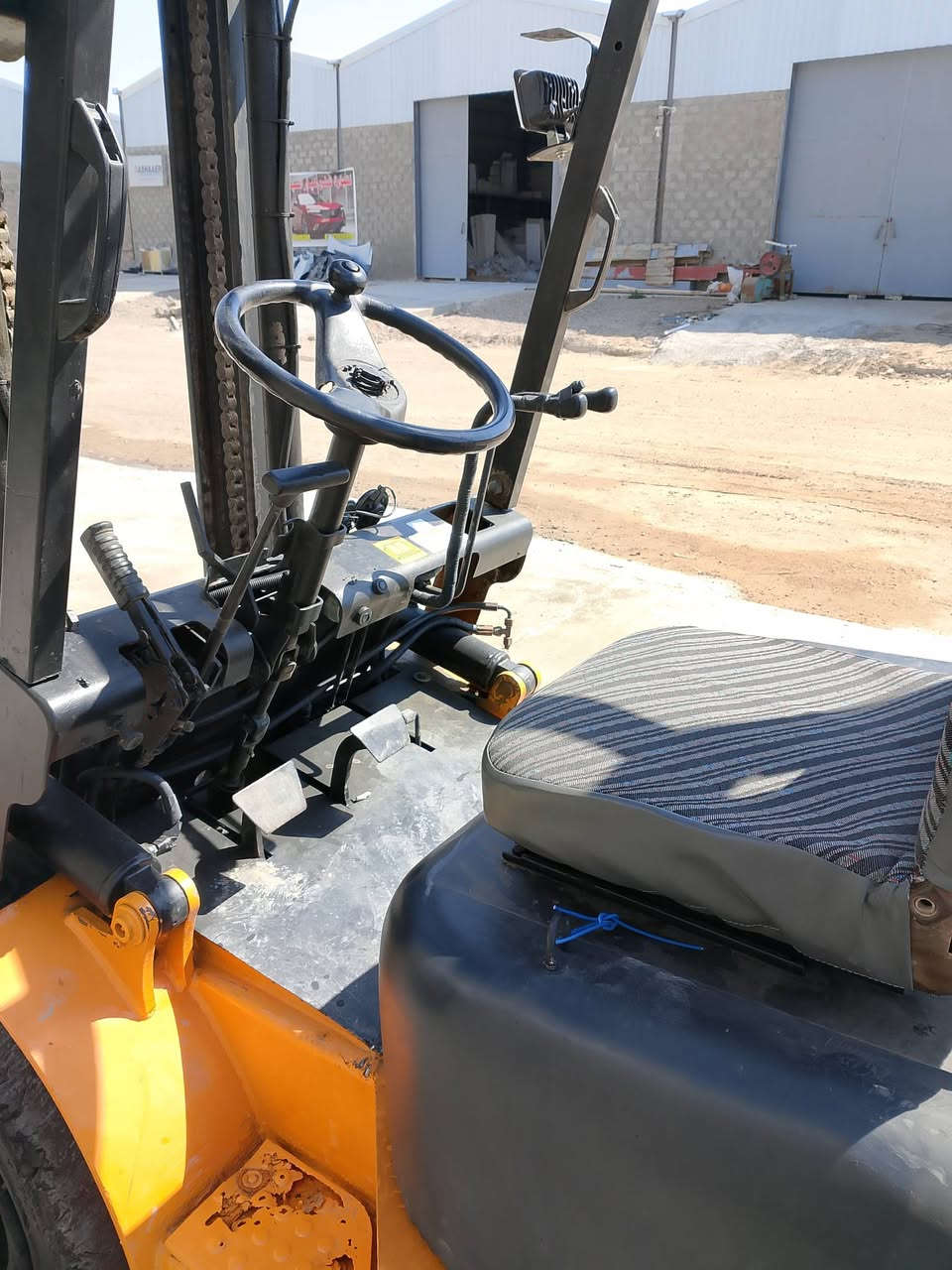 تم وصول رافعة ٣طن صينيه كير+محرك ازيرو ياباني شرط الفحص موديل ٢٠١٣ جاهزة للعمل السعر 55 ورقه للاستفسار اكثر الاتصال برقم   ***********
*********** الفلوجة الحي الصناعي مقابل مخازن دائرة الكهرباء @
