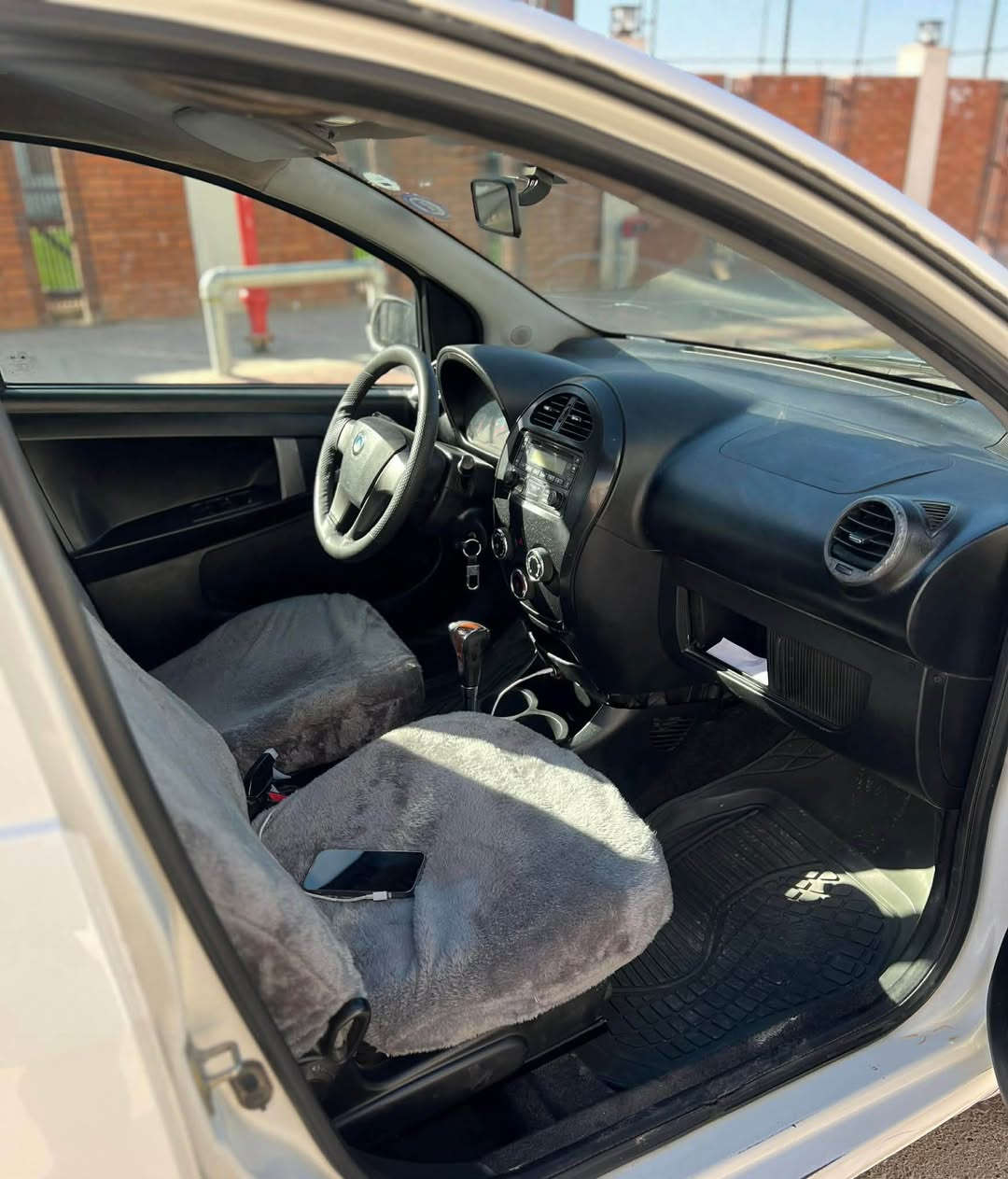 geely gx2 2014 
گێڕ مەکینە تەبریت تەقەو رەقی بەشەرت
سەیارەکی زۆر جوانو خاوین ماوە 570 هەزار غڕامەی لەسەرە دوای ماعمەلە دەیگەرینمەوە بەناوی خۆمە دوو پارجەی بۆیاغە بەبێ ژۆرێ
فابەر واتسئاپ(***********) سەعر ٥٥ مەجالیکی کەم أربيل, العراق
