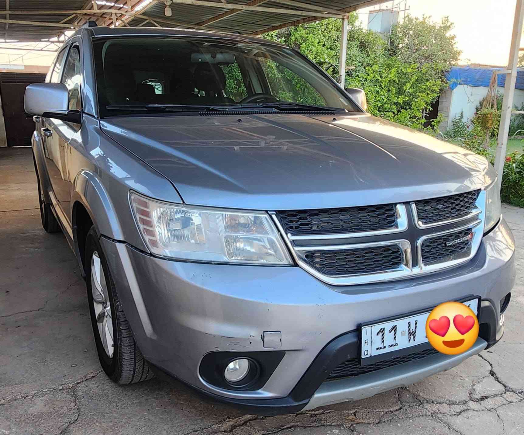 للبيع فقط
دوج جورني موديل 2017 SXT محرك V6 3600
كير ومحرك مكفولات
الموصفات 
. 3 قطع تدفئة و تبريد مركزي مناخين منفصلين 
. نظام مانع انزلاق 
. كروس سرعة 
. دفع ثنائي 
. 7 راكب 
. تحكم مقود 
. داخل قماش 
. هيتر في المري الجانبية 
. بصمة تشغيل 
. بصمات دخول ابواب 
. رسالة ترحيب دوج 
. منفذ شحن USB 
. منفذ AUX
. كشن السايق كهرباء 
. 3 مخازن سريه 
صدر جديد امامي خلفي 
تخم تاير كله جديد 
سياره ما تحط عليه دينار 
سياره مال جناي اني جانيها مال بيت 
السياره رقم بغداد انكليزي سنوية 2030 بأسمي تحويل ثاني يوم 
حادثها جاملغ خلفي الايمن مأشر عليه مع الصور المرفقه + طخه بالدعامية الخلفية يعني بالبلاستك فقط موجود رقم الشاصي مع الصور ايضاً وتكدر تتأكد بنفسك من الضرر 
السعر 145 وبيه مجال بسيط حك الجيه 
مكان السيارة صلاح الدين الضلوعية 
للتواصل او الاتصال على الارقام *********** 
***********
