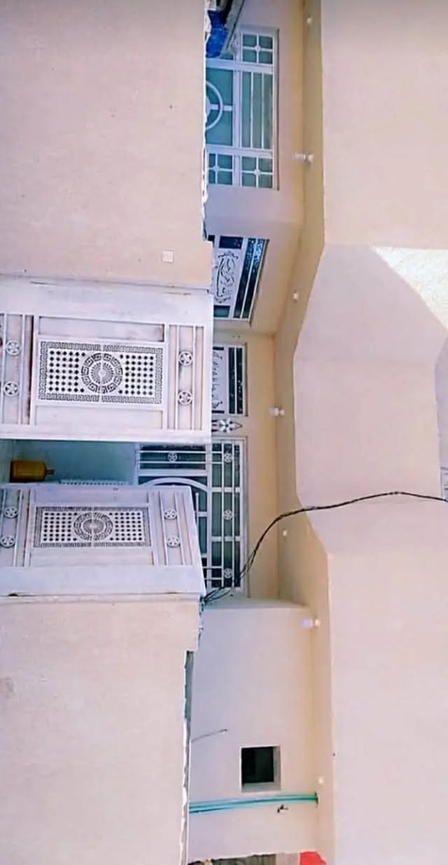 بيت للبيع مساحته ١٠٠ متر في الخضراء يحتوي على غرفتين نوم واستقبال ومطبخ وصحيات مقابيل المعارض


**إذا كنت صاحب هذا الإعلان وتريد حذفه لأي سبب، رجاءا أرسل رسالة إلى الدعم الفني**