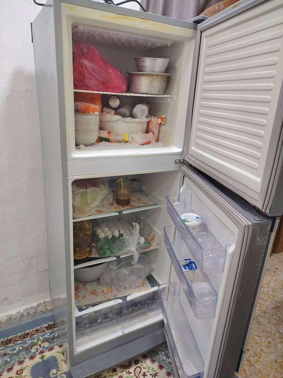 ثلاجة للببع حجمها ١٨ نوعية ماركة جديده جدا  كربلاء الروضتين اتصل على ***********  *********** وتساب فقط خاص ماجاوب
