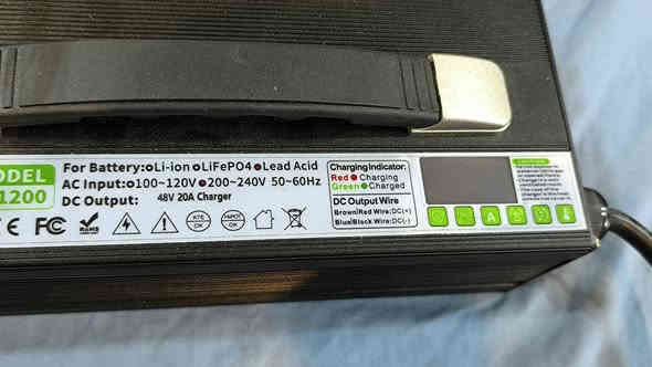 شاحن بطاريات
هيج يجي بدون ملحقات 

اكتب سعر يستحقة
يوجد توصيل 

***********
