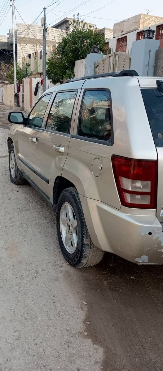 السلام عليكم
جيب 2007 كير ومحرك خير من الله كشن كهربائي 
شاشه وكامره كهربائيات كله جاهزه السعر 73 مكان السياره بعقوبه ***********
