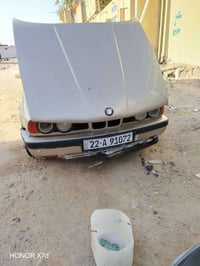 بي ام موديل 93 محرك بلاد 6 سلندر كير عادي سياره حلوه شوفت العين حداديه...