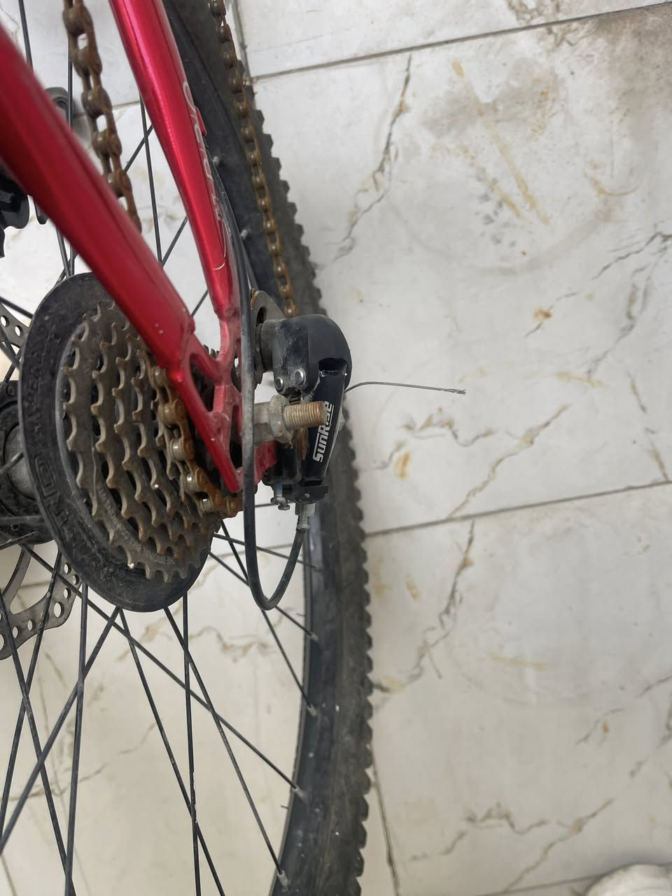 سلام عليكم باسكل بيءم اكس للبيع كامل من كل النواحي بي استاند تلفون اصلي كير ٧نمر الكير الامامي ٣نمر باسكل جبلي كشن طبي الكشن الاصلي موجود تايرات مال بيءم اكس جدد بريكات بل مكان دسكات قفل دبلات يتحمل اوزان عاليه العنوان المنصور حي العربي العربي ٢٢٥وبي مجال شي بسيط الرقم:***********
