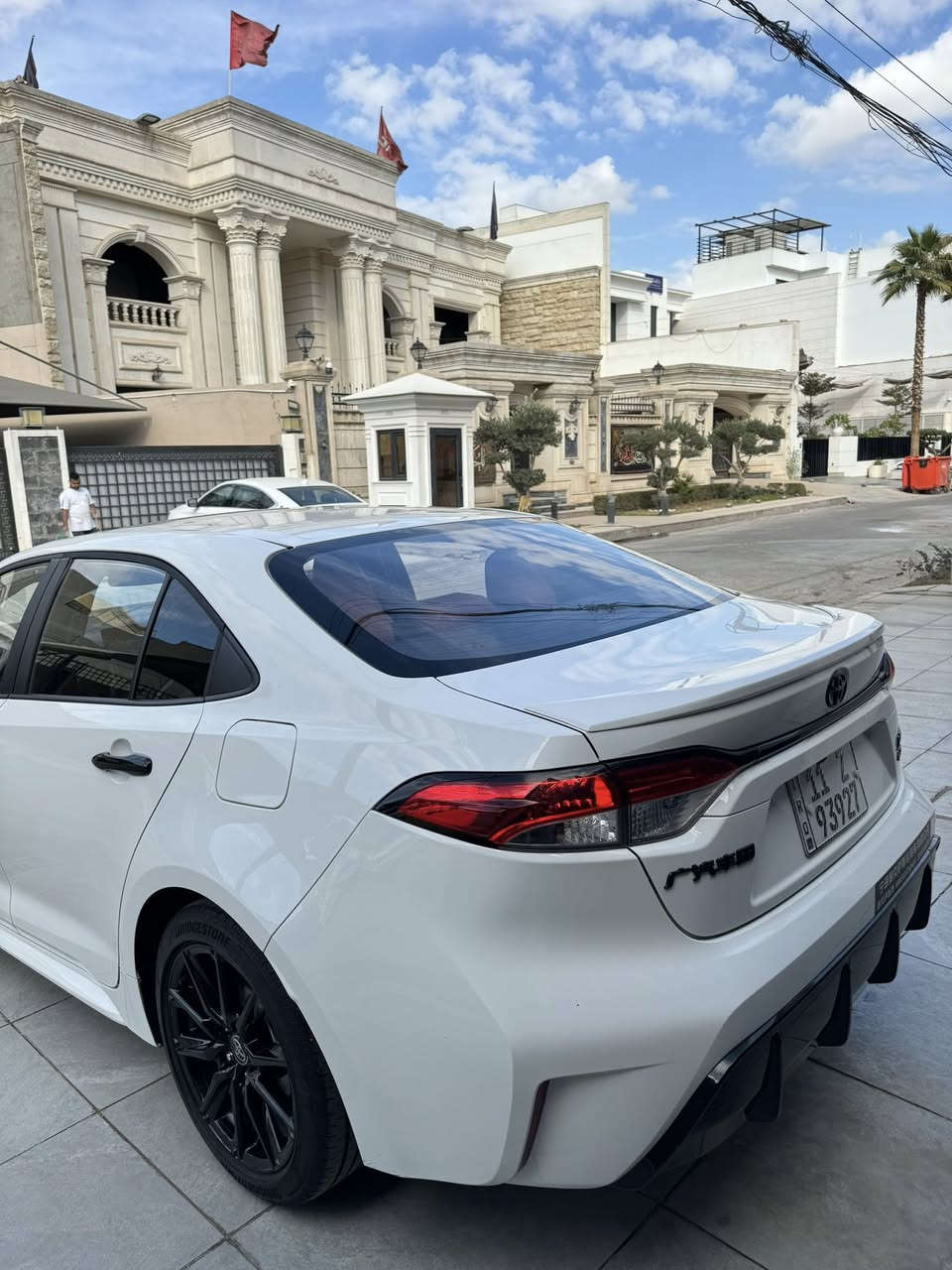 السلام عليكم 
كورلا 2025 S Black edition فول للأخير 
ماشية 18الف
بأسمي السيارة هزة وسنوية جدد تحويل مباشر
مواصفات الفول معروفة كشن كهرباء داخل احمر سبايدر خلفي رادار فتحة سايد بريك دكمه وقوف ذاتي ثلاث مودات قيادة
السيارة صار بيها طخة بدلت جاملغ نفس الون وبيها بارد بالبنيد جداً قليل مثل ما موضح بالصور 
موقع السيارة: المنصور _ الأميرات
السعر: 160 وبيها مجال
رقم الهاتف: *********** متواجد واتساب
