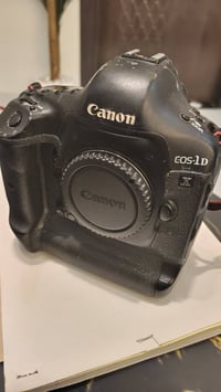 للبيع: كاميرا Canon 1DX الاحترافية للبيع كاميرا Canon 1DX بحالة ممتازة...