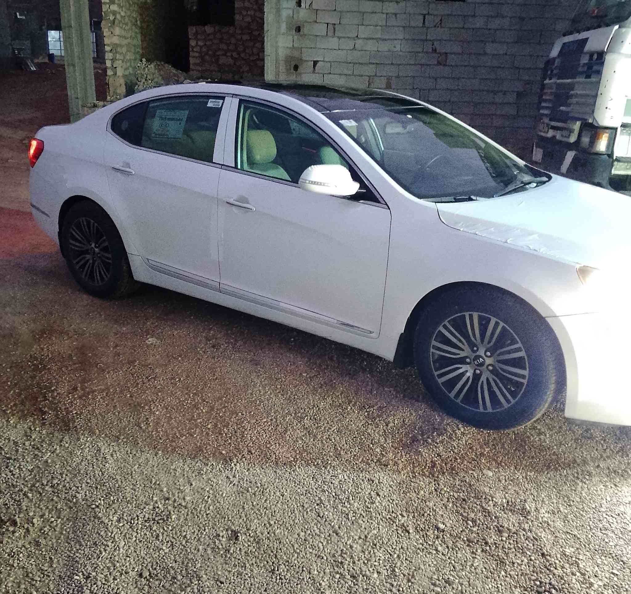 سلام عليكم للبيع كيا كادنزا 2011 خليجي فول مواصفات عده البصمه رقم اربيل الدولي تريد تحويل تريد وكاله سياره شرط جديده داخل وخارج احلى من الصور مكفوله عده البنيد فقط بي صبغ سياره جاهزه مابيهه نقص برغي السعر 120 وبيهه مجال مكان الرمادي رقم الهاتف ***********
