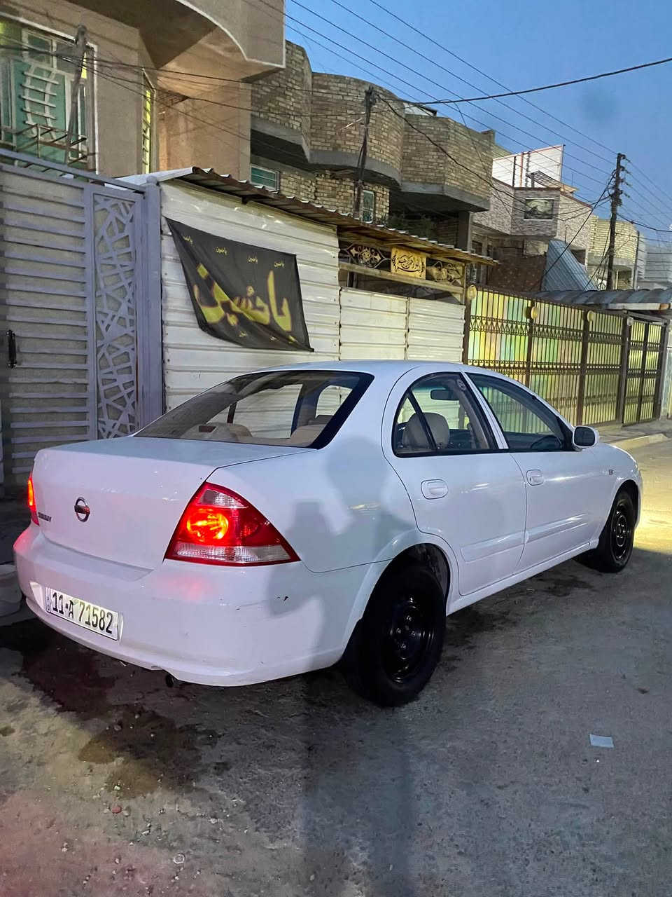 السلام عليكم للبيع نيسان سني خليجي بدي كوري .

السيارة جاهزة مجهزة من صدر امامي خلفي جديد تخم تاير جديد تبريد شغال ثلج وي السويج رقم بغداد السيارة مكفولة كفاله عامة من الصبغ .. بيها فقط بارد في الجاملغ الخلفي يم قبط البانزين شبرين وبيها الدوسة الجوه باب السايق سحبتها وعلى وضعها عفتها كما موضح بالصور  /السعر 97 وبيها مجال بسيط

..رقم الهاتف/***********
