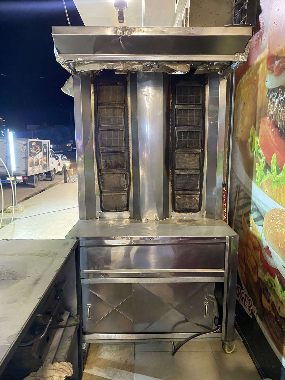 للبيع أغراض مطاعم على الفحص سعر الشوايه 550 سعر الكابسه مال الصاج 100 سعر مكينه ثرم 300 سعر الخلاط 450نضافه فول وسعر الرف سل ستيل 150وشرط كلشي على الفحص (***********)للستفسار
