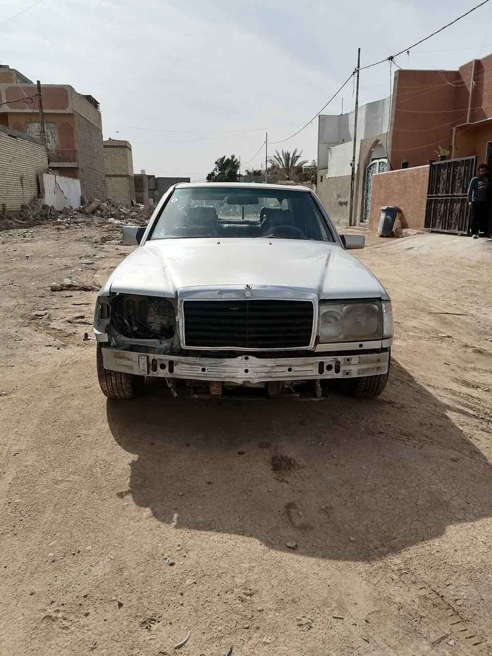 السلام عليكم مارسدس دب موديل 1990 للبيع
رقم بغداد سنوية ل٢٩ مكينة وكير بطه خير من الله
سياره حلوه بيه حادث بسيط واضح بالصوره
سعر ٦٥ وبيه مجال للطيبين
مكان السياره بغداد سبع قصور ***********
