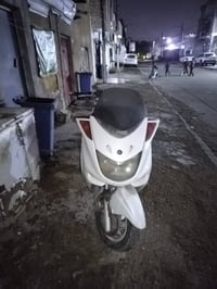 دراجه فورصه صارله سنه متروكه درجة كشر مالته 80 بل ميه نضيفه كلشي مابيه...