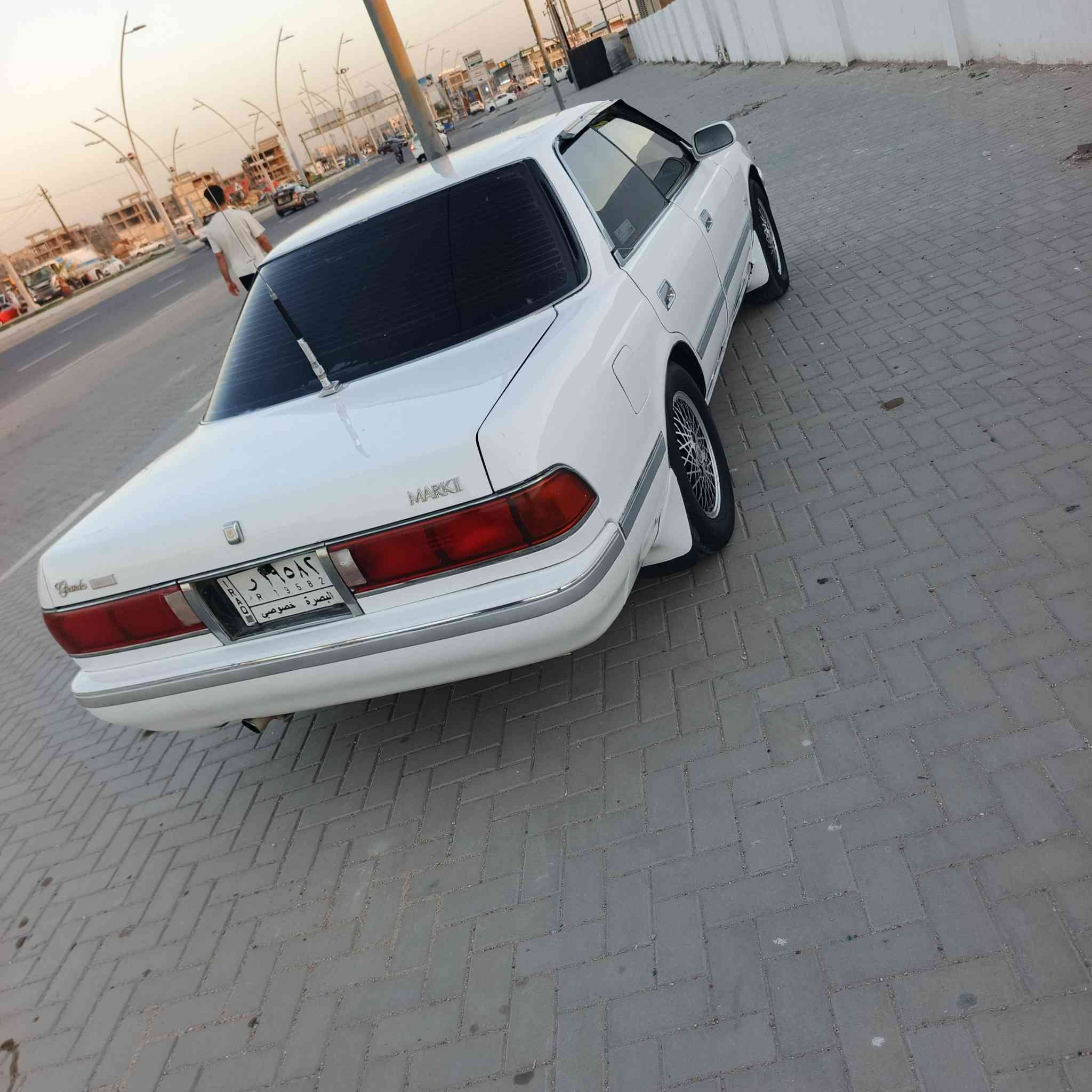 سلام عليكم سياره مارك عضم موديل 92 مكفوله ضربه وكص ونقل جثه والعيب الشرعي صبق جماليه  كير ومحرك ونجي جدد حداده جديده قرفه جديده كهربايات تبريد ليك طخم تاير سنويه2028  جاهزه ما بيه اي نقص مكان السياره لبصره تقاطع لخور سعر 50وبيه مجال ***********
