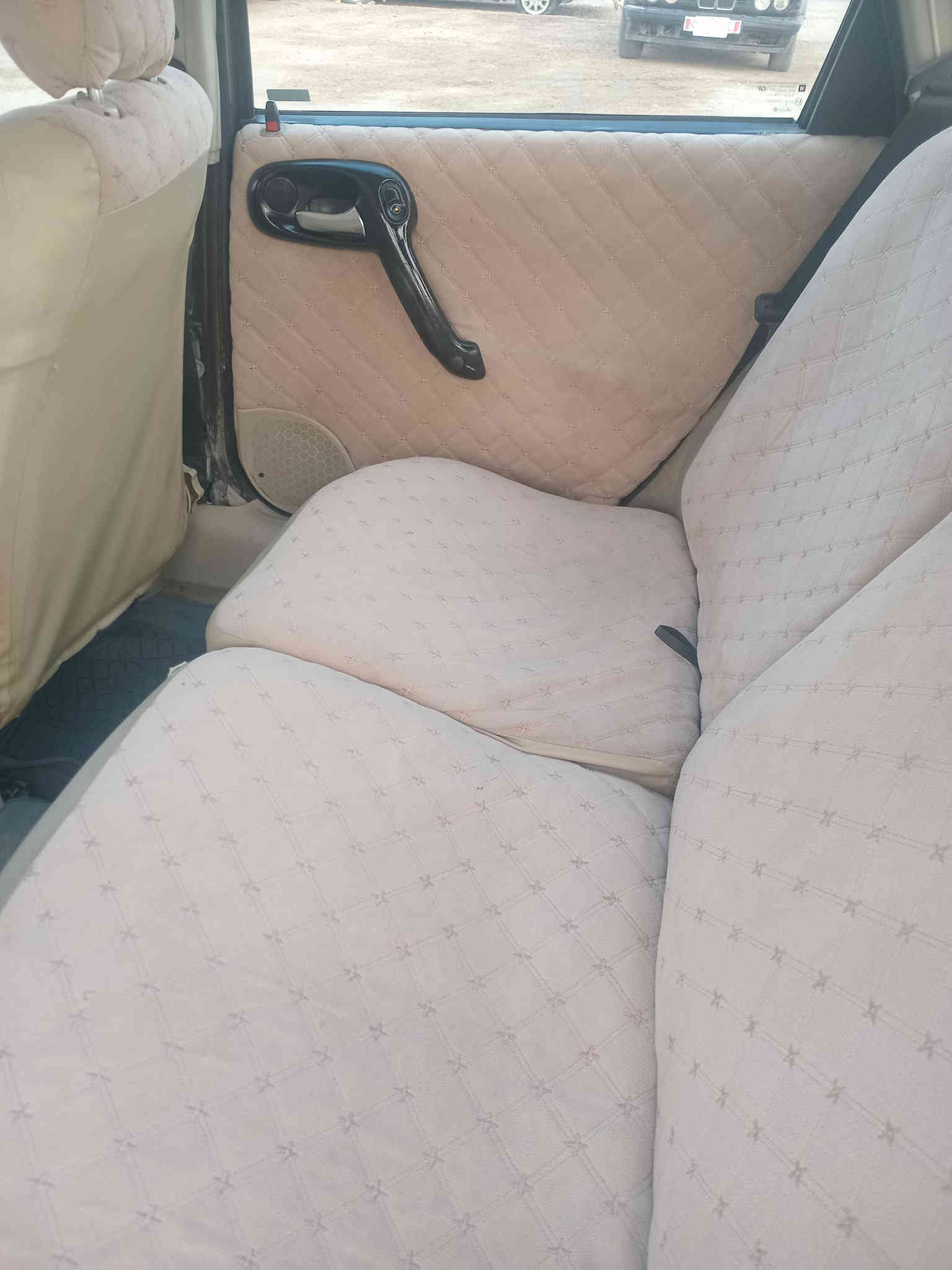 سلام عليكم فكتره بزون رقم الانبار موديل ٢٠٠٠ محرك ٢٠٠٠ كير اوتوماتيك سياره وضع لشركه لاضربه ولاخياس تراي  وين مايعجبك ويل كب صدر خلفي أمامي جدد عنوان رمادي ٥كيلو تحويل مباشر لسعر ٤٥ ورقه وبيها شويه مجال او مراوس ***********
