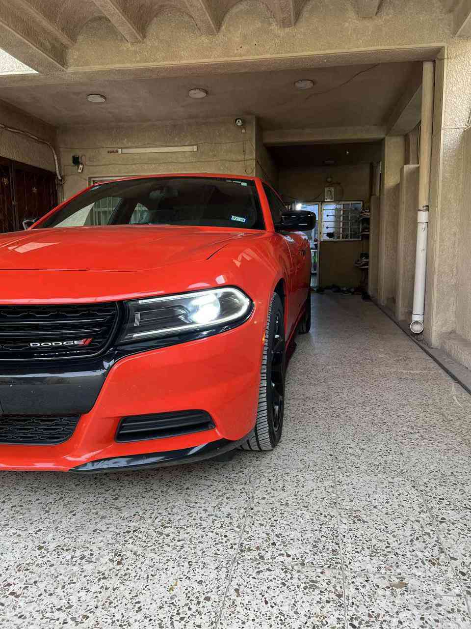 Dodge Charger 2022 – SXT
🔥 لون برتقالي  مميز – شكل رياضي شرس

🔹 وارد أمريكي
🔹 مكينة 3.6 V6
🔹 قير أوتوماتيك 8 سرعات
🔹 دفع خلفي
🔹 ماشية 48 m

⸻

المواصفات:

✔️ شاشة كبيرة
✔️ كامرة خلفية
✔️ حساسات
✔️ كروز كنترول
✔️ سستم صوت ممتاز
✔️ ريموت تشغيل
✔️ رنجات سبورت سود
✔️ ليتات LED كاملة

⸻

📌 السيارة نظيفة جداً – استخدام شخصي
💰 السعر: (230$) – بيه مجال للجاد
📍 رقم بغداد

📞 للاستفسار: (***********)
