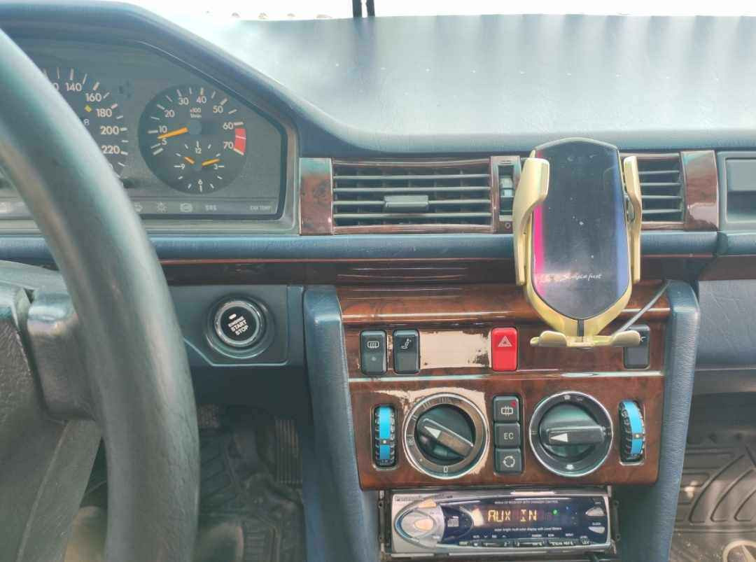 موديل 91
رقم بغداد مشروع وطني بأسمي
مصبوغة عام السيارة بدون ضرر 
تبريد جديد 
محرك بلادي جديد 
تخم تاير + ويل تفاحة جديد 
دواخلها نظيفة 
فتحة سقف 
كشنات الأمامية كهرباء شغال 
بصمة تشغيل وسنتر لوك ترحيب 
الجام يصعد كله من تقفل السيارة 
كاميرا وشاشة كبيرة 

السعر  ب 90 وبيها مجال شي بسيط 

والصور جديدة يعني نظافة السيارة مثل الصور بالضبط 

#السيارة بالديوانية 
*********** 
واتساب وأتصال ديوانية, القادسية
