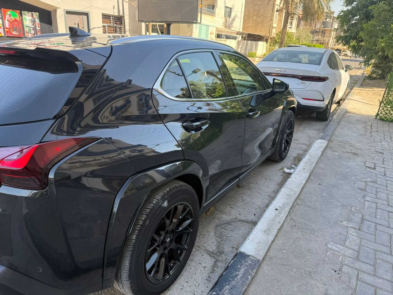 لكزس ux250h موديل 2023 هايبرد رقم بغداد
فول مواصفات رادار امامي وخلفي.داخل ابيض .
كشنات كهرباء تدفئه تبريد . فتحه .هواي مواصفات بيه بعد
سياره جديده مابيه كل نقص صدر جديد تخم تاير جديد
ماشيه 40 كيلو.. ضرر بنيد فقط وبارد بل جاملغ خلفي 
بدون ايرباك سياره نظيفه كلش بحالة زيرو 
العنوان المنصور الداودي *********** 
السعر 20 الف يعني شدتين  رقم بغداد بأسمي

