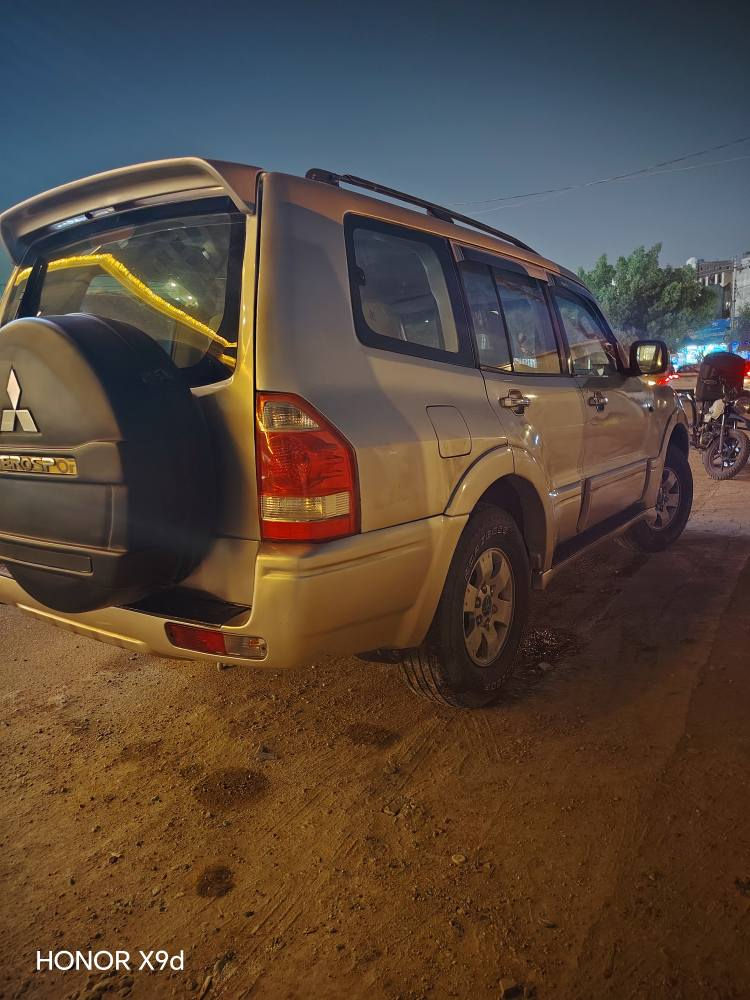 باجيرو ٢٠٠٧سياره جاهزه من كلشي كير مكينه كهربائيات تدفه تبريد رقم بغداد دولي جديد سنويه لل٢٠٣١هزه جديده بيع أو مراوس 
*********** بغداد, العراق
