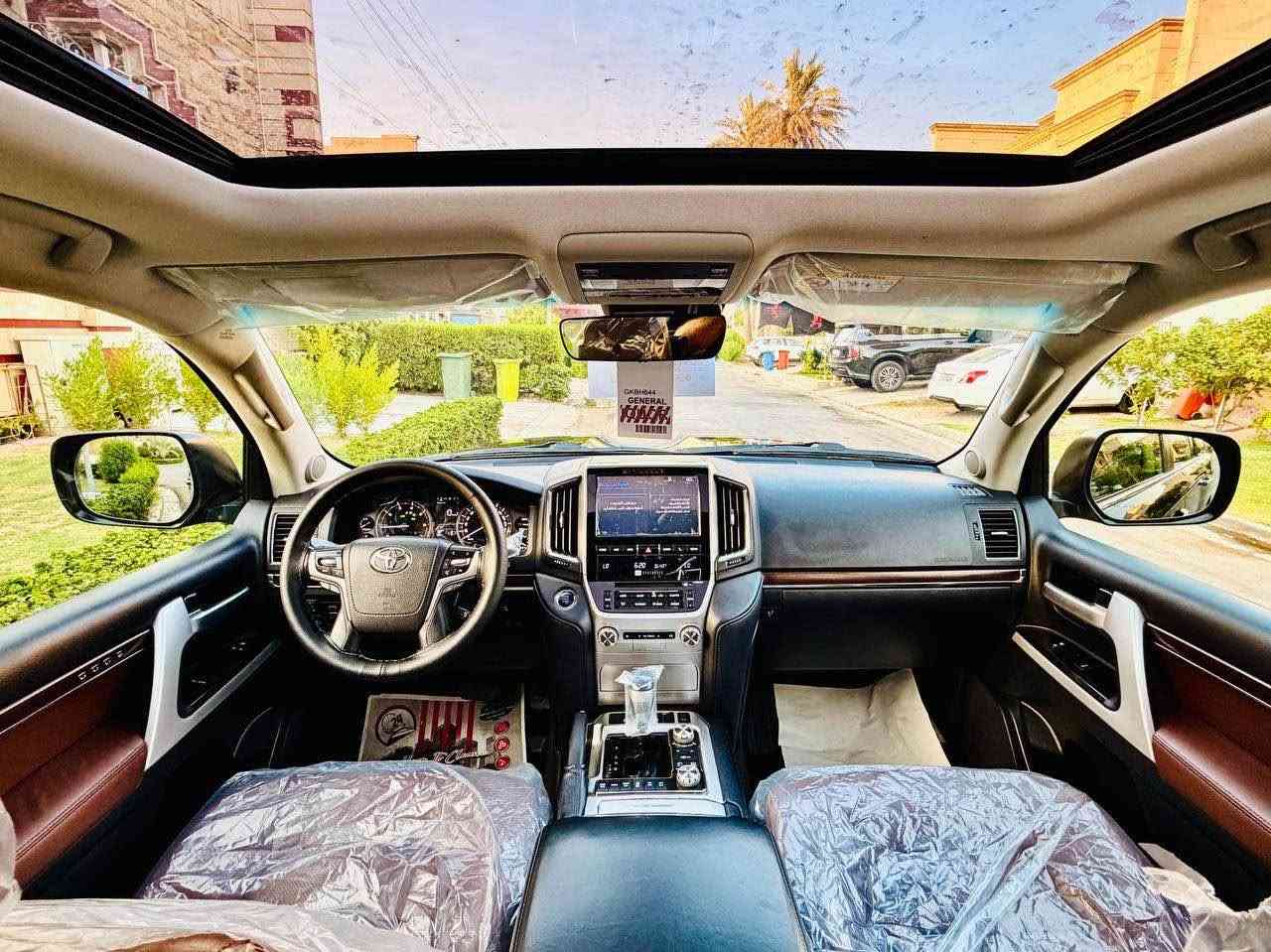 لاندكروز 2019 VX.S
محرك 5700 V8
ماشية 95 الف حقيقي 
السيارة مغلفة PPF اصلي ابو الضمان مكفولة كفالة عامة من جميع النواحي ونظيفة بمعنى الكلمه 
عدد البصمات 2 
المواصفات:
جكات 
انظمه قياده 
حساسات أمامي وخلفي
داخل قرميدي
كاميرات 360 أمامي وخلفي وجانبيات – 4 كاميرات
مري شفط ونظام ترحيب
اشاير لكزز سحب
تبريد بالكشنات
باب خلفي كهرباء
لايتات دبل عدسة + LED
جميع الكشنات كهرباء
زنون بلادي
فتحة سقف
داخل جلد 
نظام صوت Mark Levinson
مقاعد تدفئة وتهوية
3 شاشات
نظام مانع الانزلاق
نظام نزول المنحدرات
إشارات بالمرايا الجانبيه
شاحن لاسلكي 
ستيرن كهرباء + خزن ستيرن + خزن كشنات
وبعد بيها هواي مواصفات
السيارة جديدة جداً واستعمال نظيف رقم بغداد 
سعر 530 
الخاص مغلق

*********** بغداد, العراق
