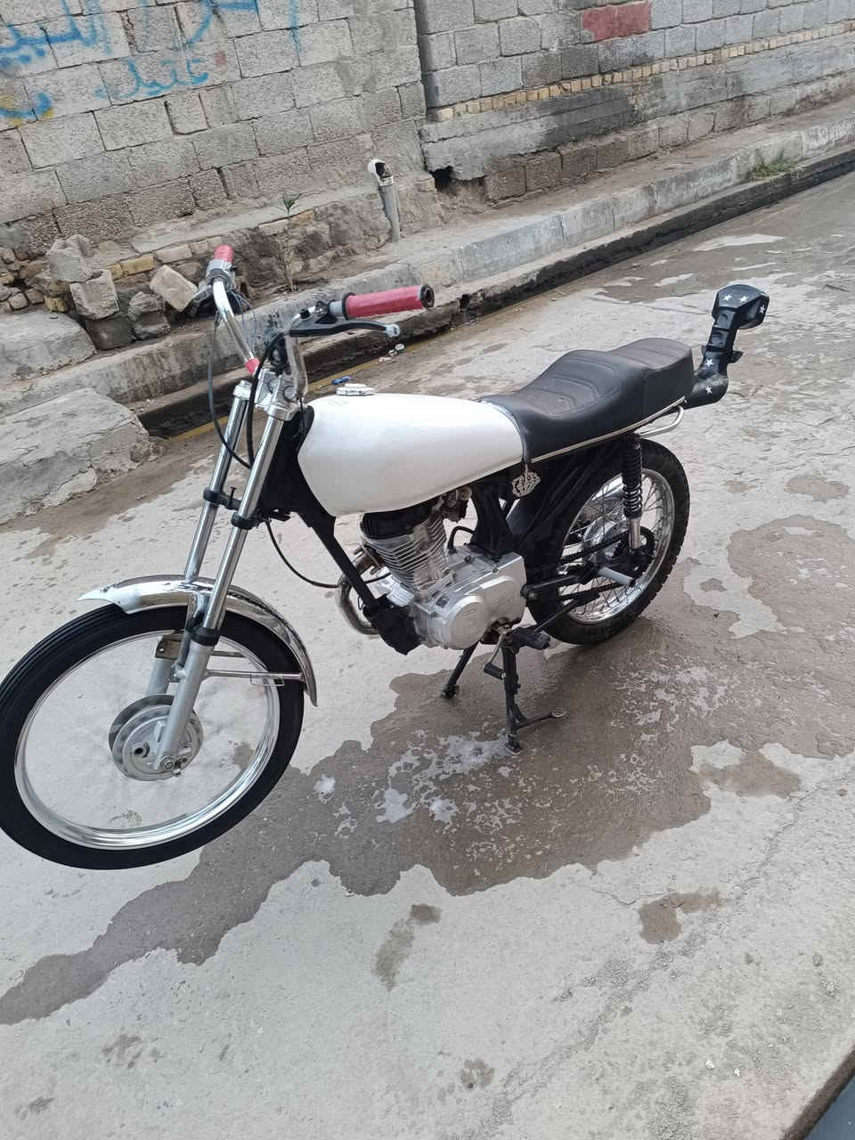 سلام عليكم شباب دراجه نضيفه للبيع الشاصي ارشه 16 تعميره 24 مكفوله السعر 725 اوراق اصولي. الرقم *********** مامفتوح الخاص
