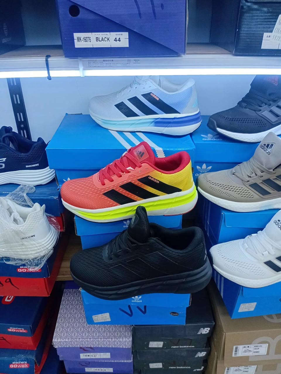 الرتاج للاحذيه الماركة
بمناسبه العيد وفرنا لكم افضل انواع الاحذيه والبوتينات الرجاليه والشبابية والولادية والنسائية الاصلية يوجد توصيل وموديلات اكثر ادخل للصفحة
 للحجز مراسله على هذا الرقم اتصال او واتساب *********** يوجد توصيل لكافة العراق
