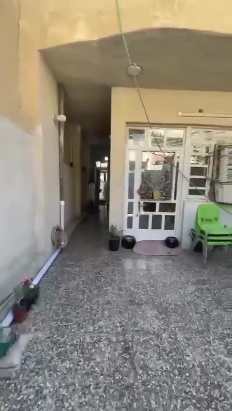 دار للبيع زعفرانيه نهايه الاربع شوارع شارع عبيد الفيتر  طابقين مساحه ١٠٠م الطابق الثاني سويت كامل.      ابو علي الساعدي ***********
