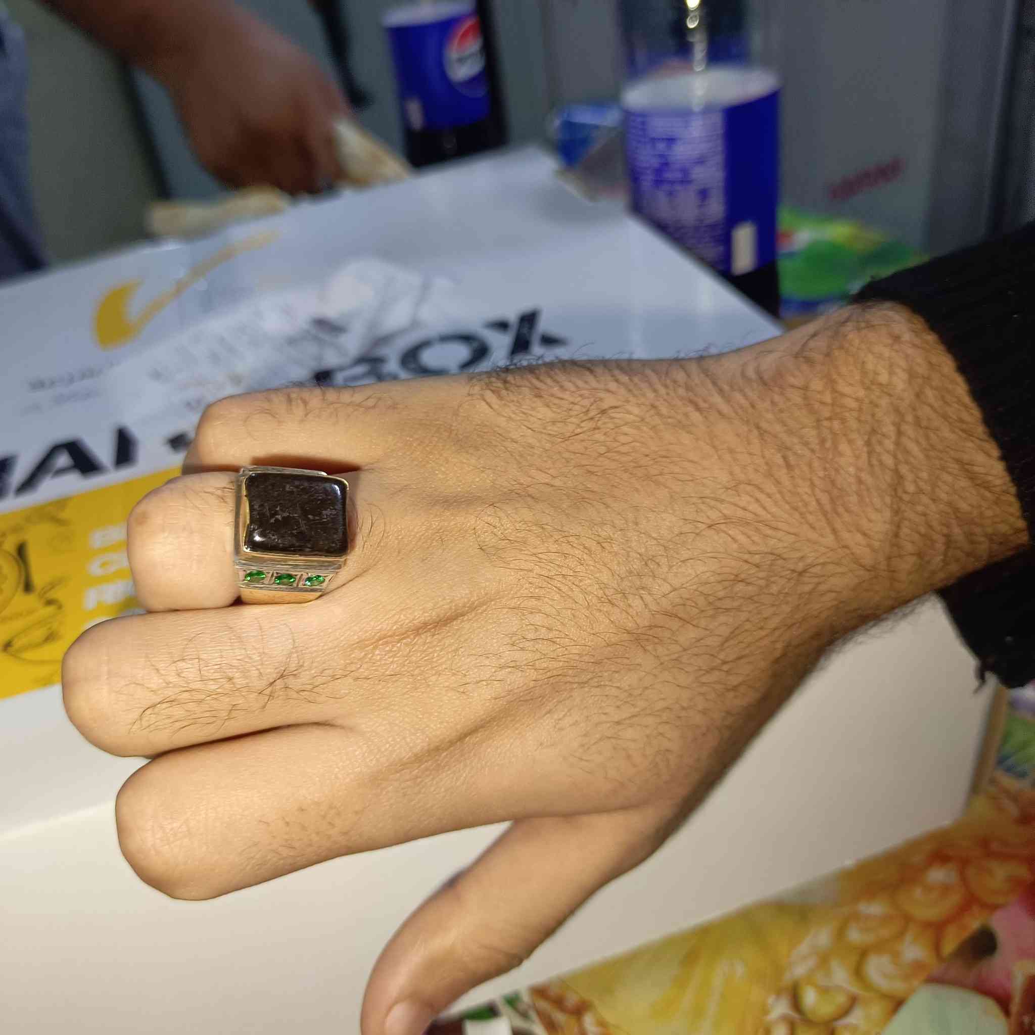 السلام عليكم متاح 5 محابس تحف مطعم بذهب صياغة زاروكة
***********
