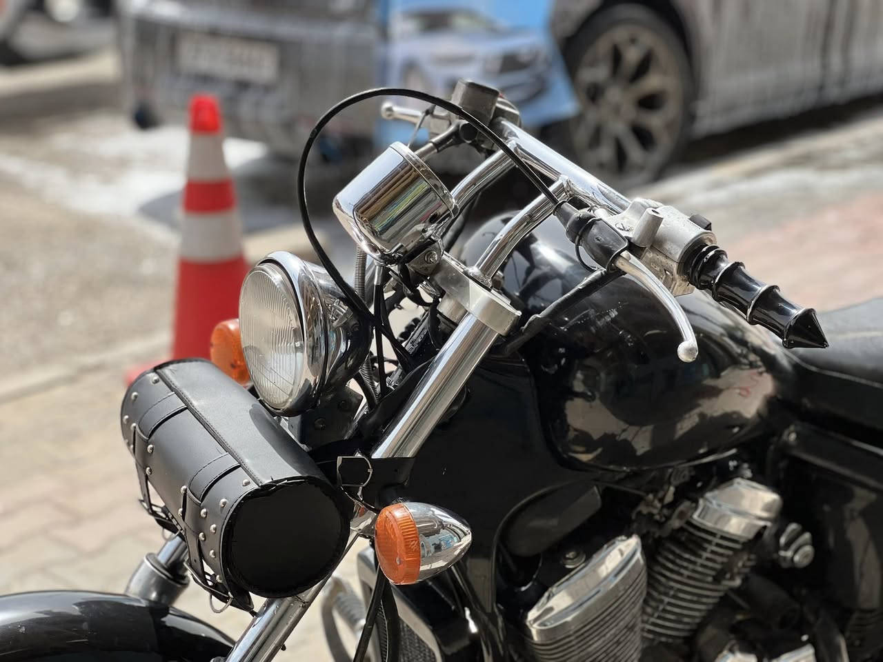السلام عليكم هوندا ستد 400cc للبيع الدراجه كفاله عامه فقط بيها الزنجيل شويه تعبان يرادله تبديل الدراجه محركه بلادي مامفتوح فقط الماكنيت مبدل ب قطعه تفصيخ يعني هم مال شركه الدراجه نظيفه اكثر من الصوره تجي و تشوفها احلى من الصور مكاني كربلاء الدراجه اوراق بدون رقم 
*********** هذا رقم تلفوني مامتواجد ع الفيس السعر ١٤ ورقه و بي مجال حك الجيه
