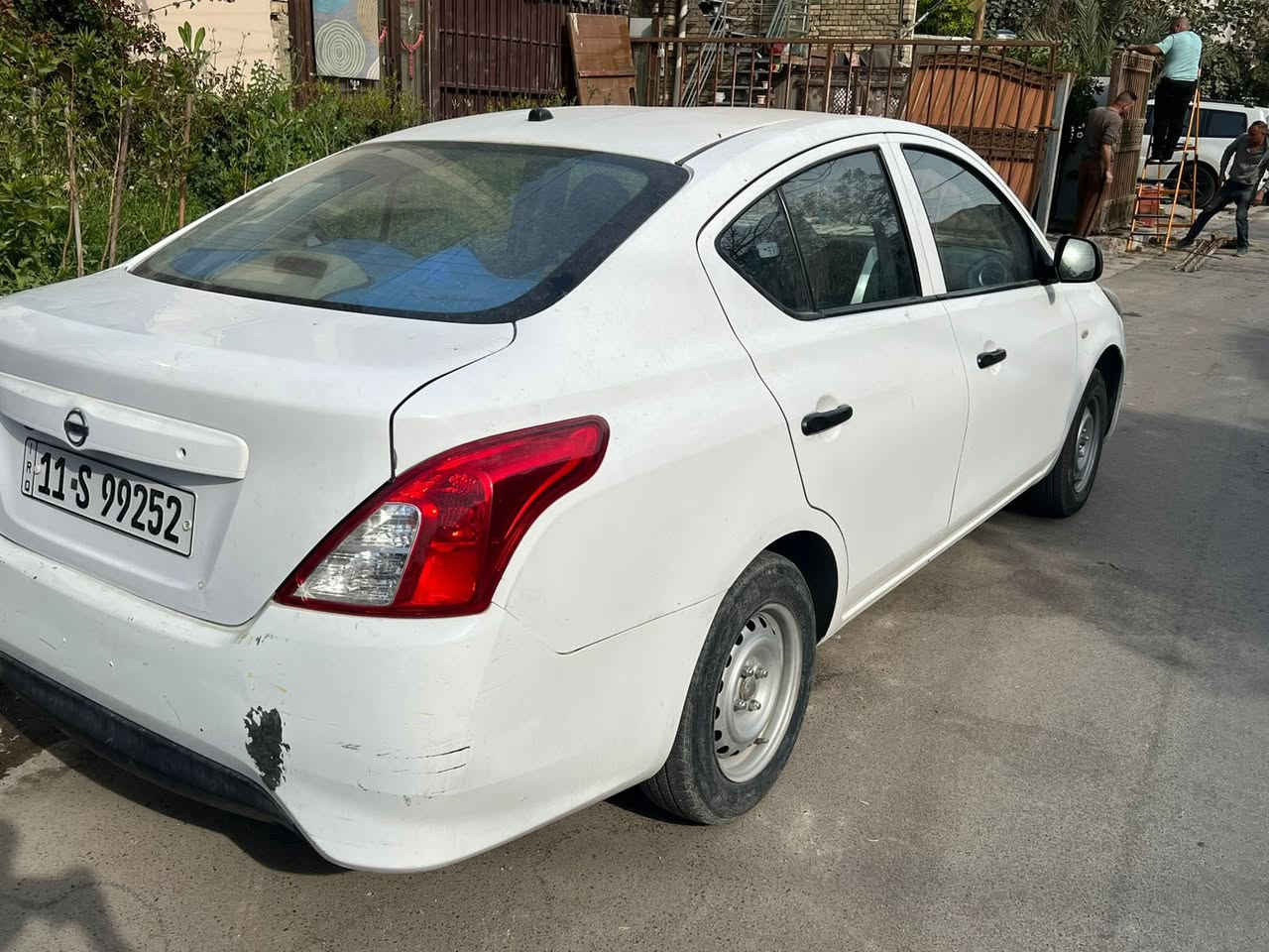 السلام عليكم 
سني 2022 
ماشيه 52 الف 
السنويه باسمي تحويل ثاني يوم
—-
السياره محولبه
بيهه ضربه بالدعاميه الخليفه راجع عالبارد
السعر 113$ دولار
الرقم : ***********
الرقم :***********
