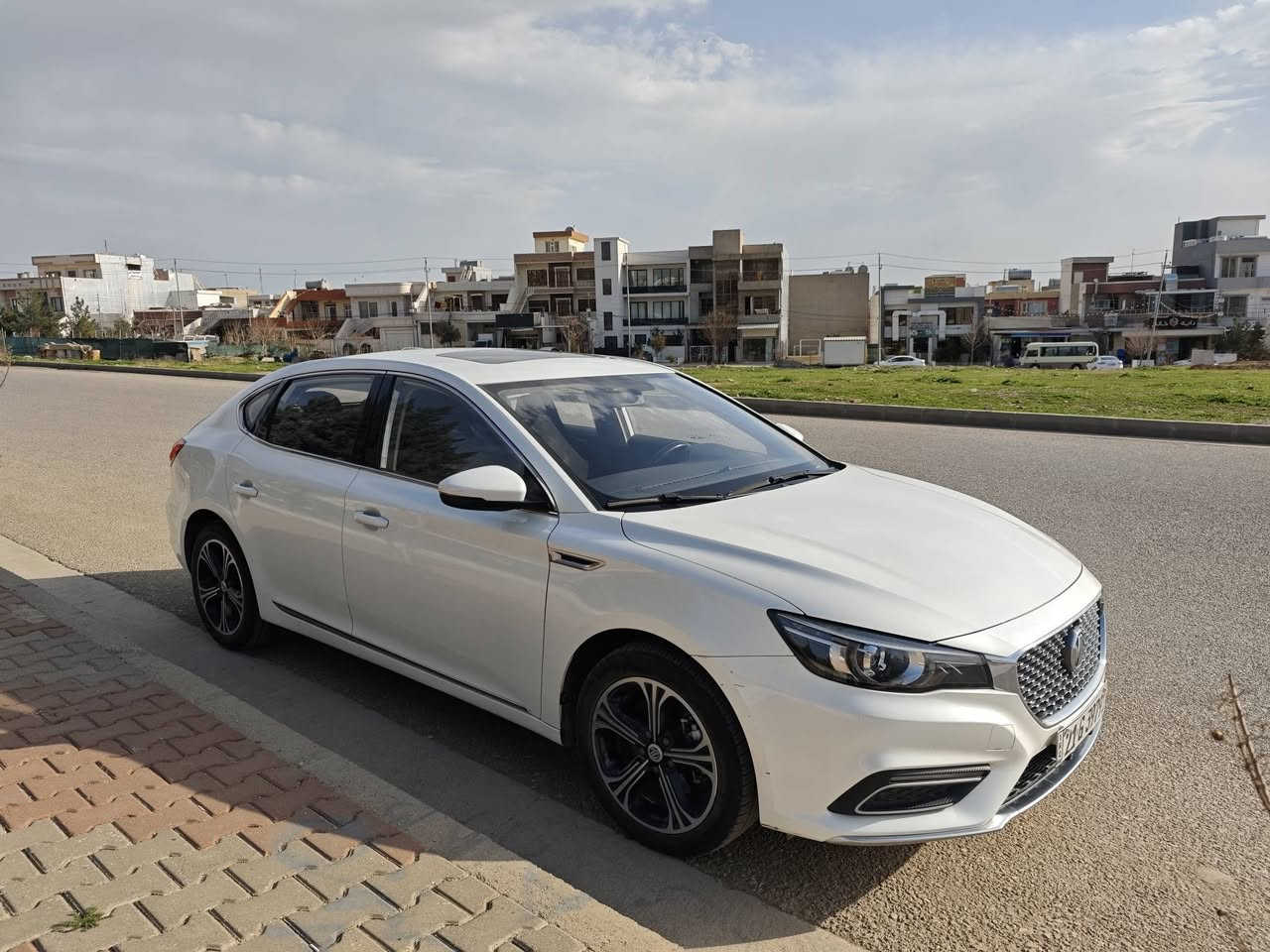 MG6   MODEL  2021
ڕەنگی سپی 
ناوی ڕەش و بێجی وەک لە وێنەکاندا دیارە . 
93000ڕۆیشتووە.
سەقف سلاید ، بەسمە،3مۆدی لێخوڕین ، مەکینەی 1.5 تۆڕبۆ ، ئاوێنە شەفت، تحدید سرعە ، کامێر ا و حاسە، و کۆمەڵێک مواسەفاتی تر 
زەمانی شەریکەی MG ماوە واتە هیچ کەم و کوڕییەکی تیا نیە و  سەیارەکە  یەک دەستە بەناوی خۆمەوە . زۆربەپاکی ماوەتەوە . 
 چەمەلەغی دواوەی لای سایەق بستێک بۆیاغی هەیە و دەرگای سایەق کەمێک PDR  . 
نرخ ـ110 گەڵا و معامەلە 
بۆ زانیاری زیاتر پەیوەندی بکە  ***********
