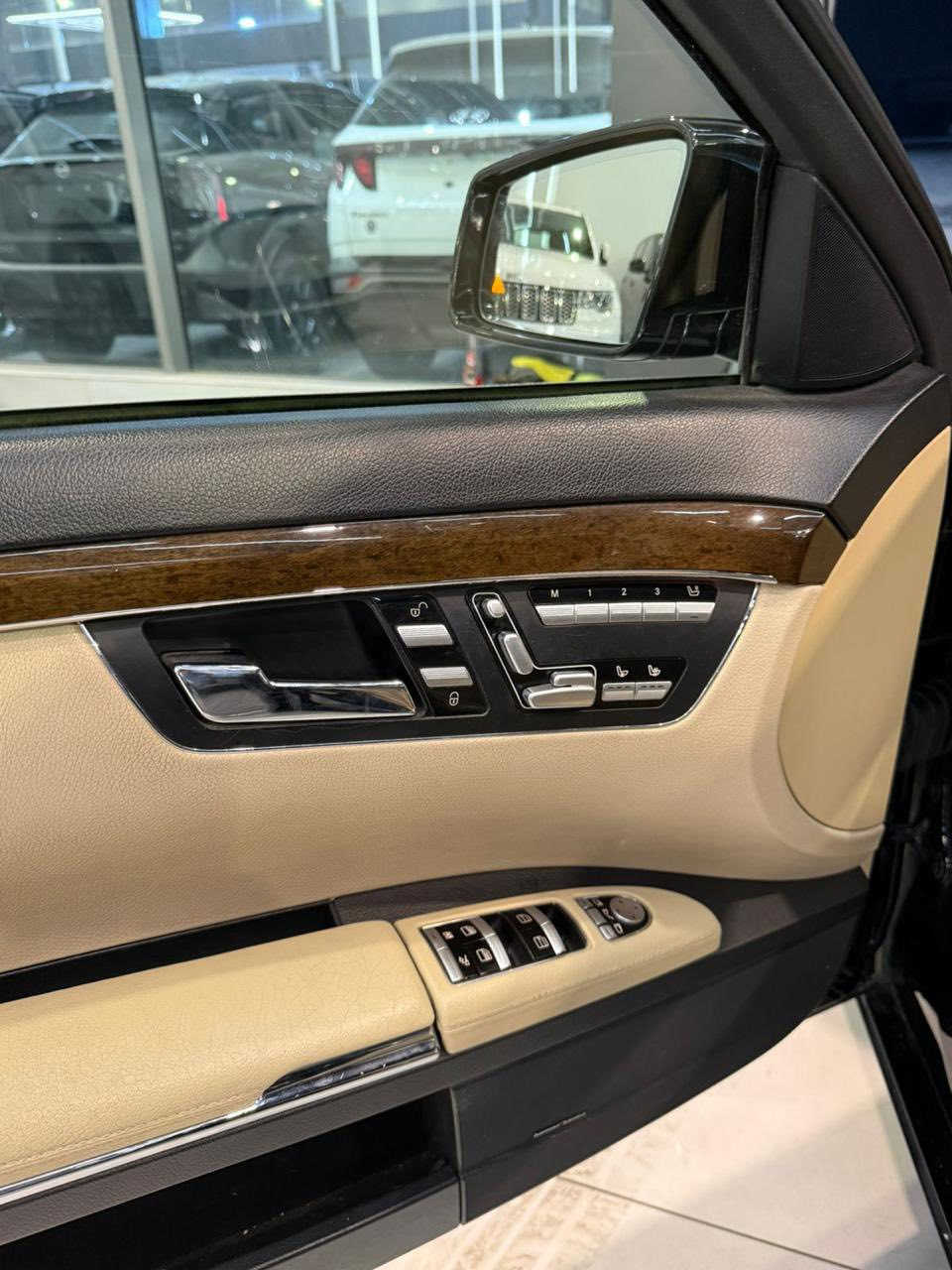 السلام عليكم 
مارسيدس اس 
350 ماشيه 180 الف 
2013 موديل 
كفاله عامه 
رقم التواصل ***********
