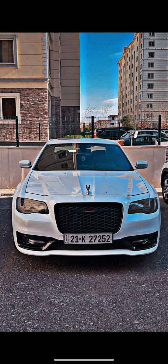 18s
وراد كندي 
السيارة داخله للعراق كلين 
هنا صار بيها جاملغ وباب السايق رش 
 مال صدر كلير من امريكا

بدون يرباك 
بدون حادث 
ماشيه 140
لايت خير من الله تجي وتشوف
ويل مكسيكي 18
سنويه بسمي 
شمالي 
بنوراما فتحتين
وموصفات ال S السعر ٢٦٥ وبيه مجال  
***********
