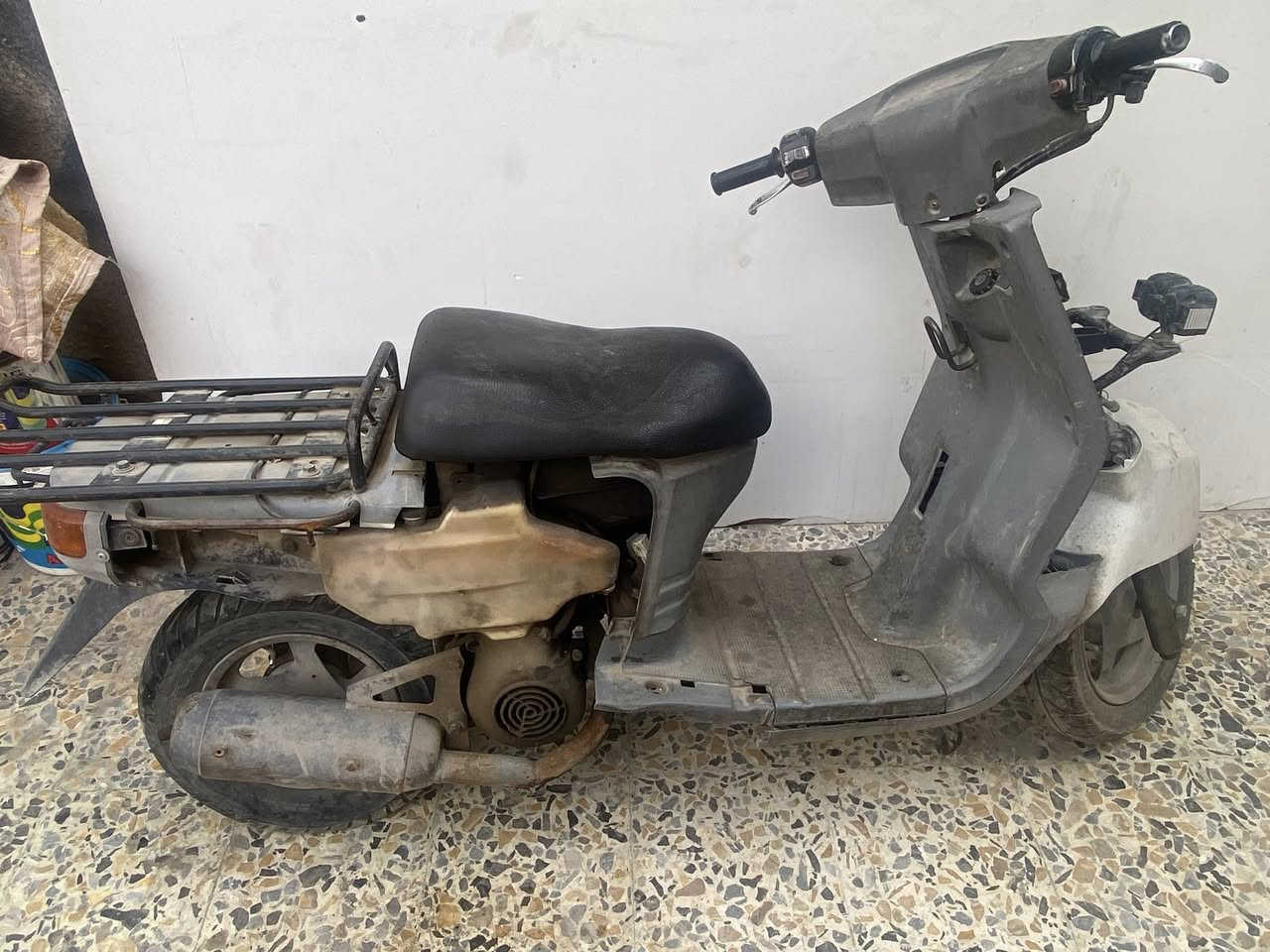 سلام عليكم دراجه شغاله وناعمه نقص باتري وكفرات الدراجه سلف وهندر شغاله مال كراب السعر ب٢٠٠ مكاني بغداد الدوره وهذا رقمي ***********
