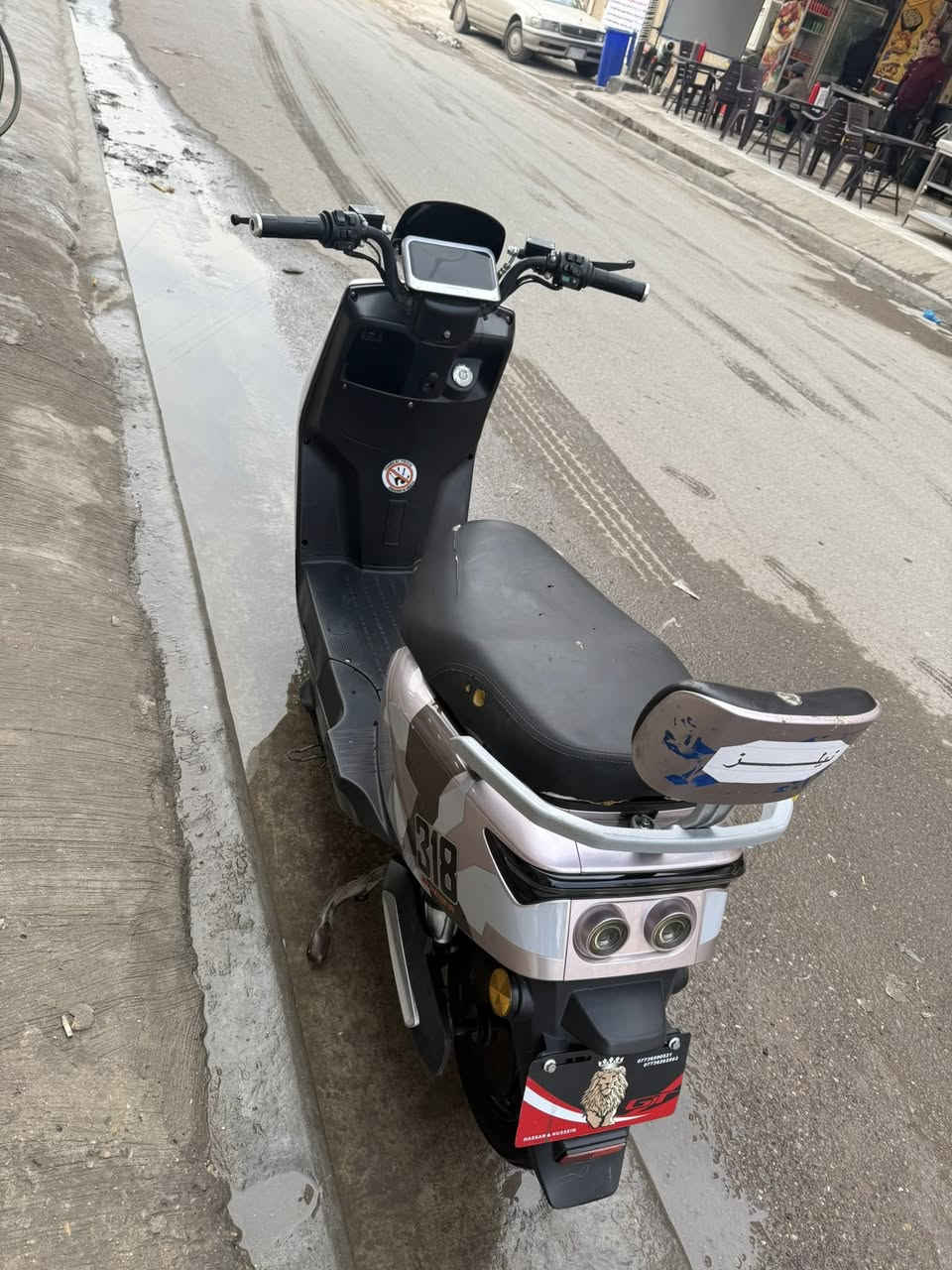 السلام عليكم داجه شحن للبيع الدرجه جديده مديل 2025بطاريات عدد سته جدد الدراجه بس الجامل الأمامي مكسور مثلًما موضح بل صوره والباقي مكفوله العنوان الغدير قرب مدرسه المعاليً العسير 650 وبيها مجال بسيط ***********
