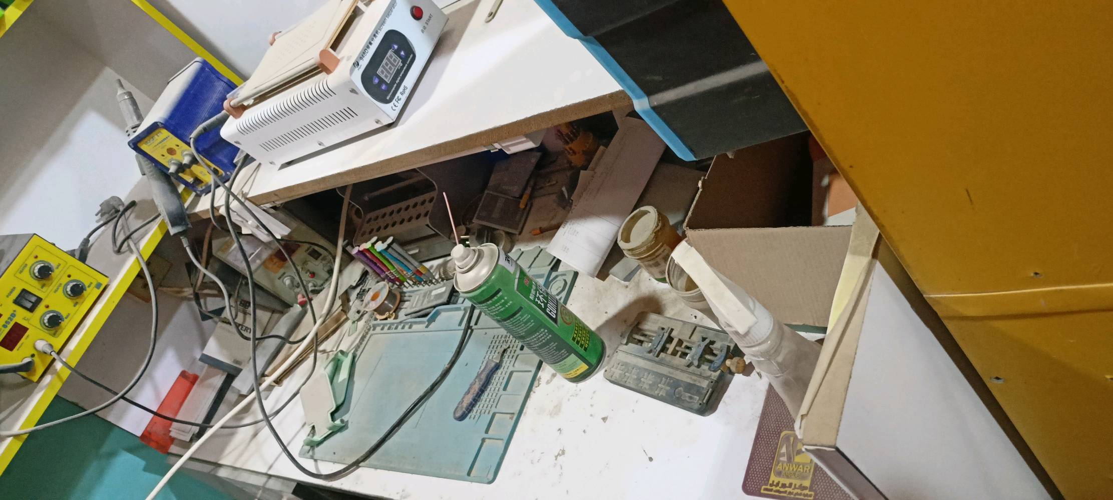 
ما هي حالة الأجهزة المتوفرة في المحل؟ قديمة أم جديدة؟: 
ميز صيانة موبايلات نظيف جدا مع عدة التصليح 