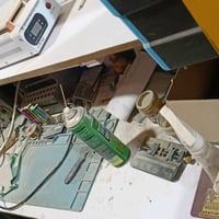 ما هي حالة الأجهزة المتوفرة في المحل؟ قديمة أم جديدة؟:  ميز صيانة موبا...