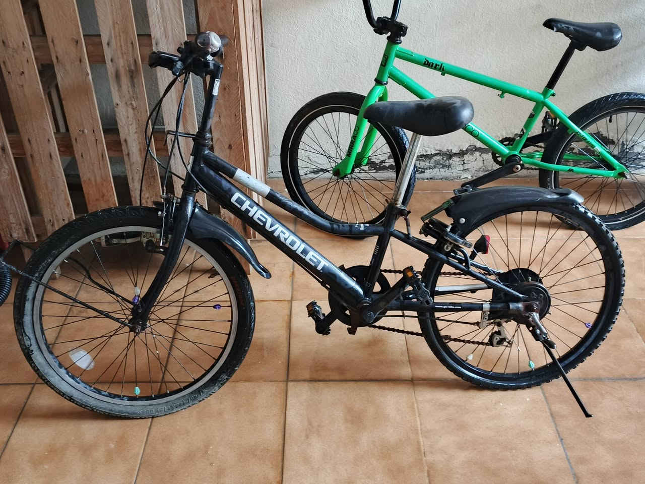 سلام عليكم ورحمه الله وبركاته.... شباب بايسكلات وحده احسن من الثاني ..... BMX ابو الحركات وبايسكل جبلي قوي حجم ٢٠ مابيهم شي بس بناچر .... ثنيناتهم ب١٣٥ وبيها مجال الطيبين ...... الرقم للاستفسار ***********
