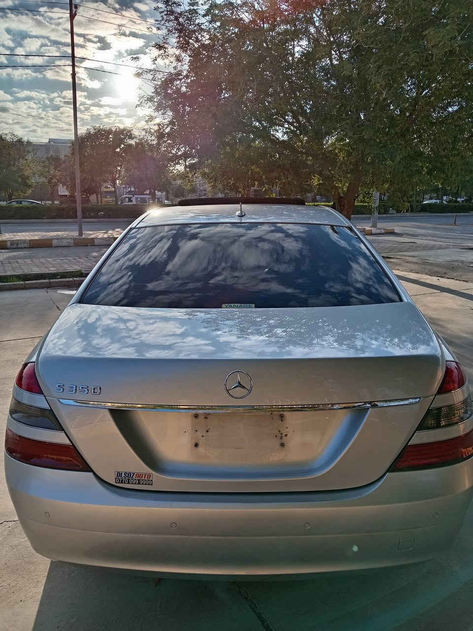 سەرەتا بەناوی خوای گەورە 

ماشاللە لەماڵی هەمو لایەک 
مارسیدز s350 شەش پستۆن 
سەیارەکە ساغە و بێ بۆیاخە 
بێ زەربەو لێدرانە
گێڕو مەکینە بەشەرت سەت فیتەر 
مواسەفاتی 
سڵاید 
کوشن جلد گەرمو سارد
 کامیرە و پێشو پشت 
پەردە 
سەلاجە 
مەرکەزی 
تەنها پانۆراماو دەرگا شەفت نیە 
زۆر مواسەفات تر...
شوێن کەلار 
گۆڕینەوەش لەسەر دڵگرتن 
سعری٨٣گڵا و مەعامەلە 
ژمارەی خاوەنی ***********
