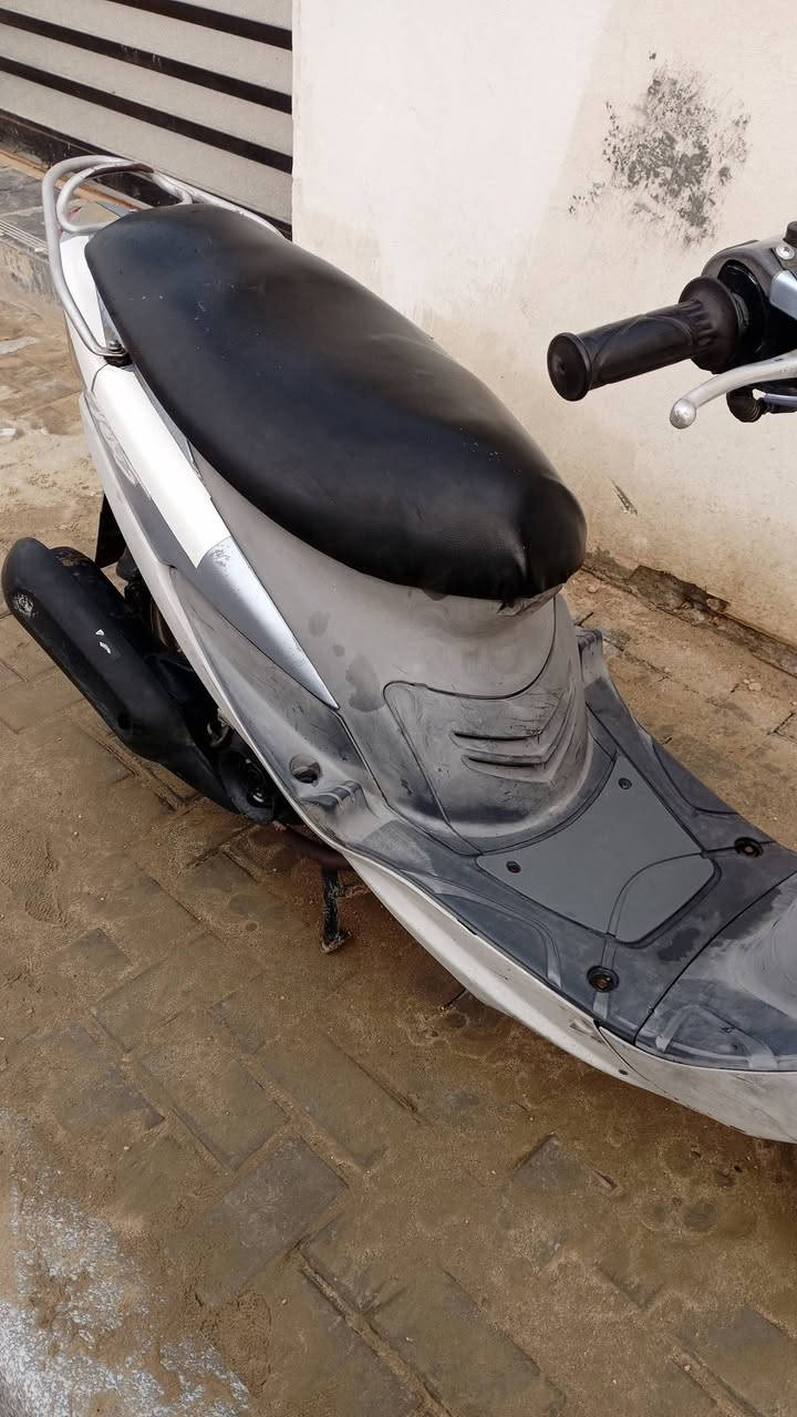 سلام عليكم دراجه ماكس منغولي للبيع نضيفه مامفتوحه خرسه دراجه نهضه ومشي خير من الله ماناقصه شي بس باتري والعينه مال الكلوب موجوده مكانه السماوه الجربوعيه لاوله سعره 750 وبيه مجال بسيط***********
