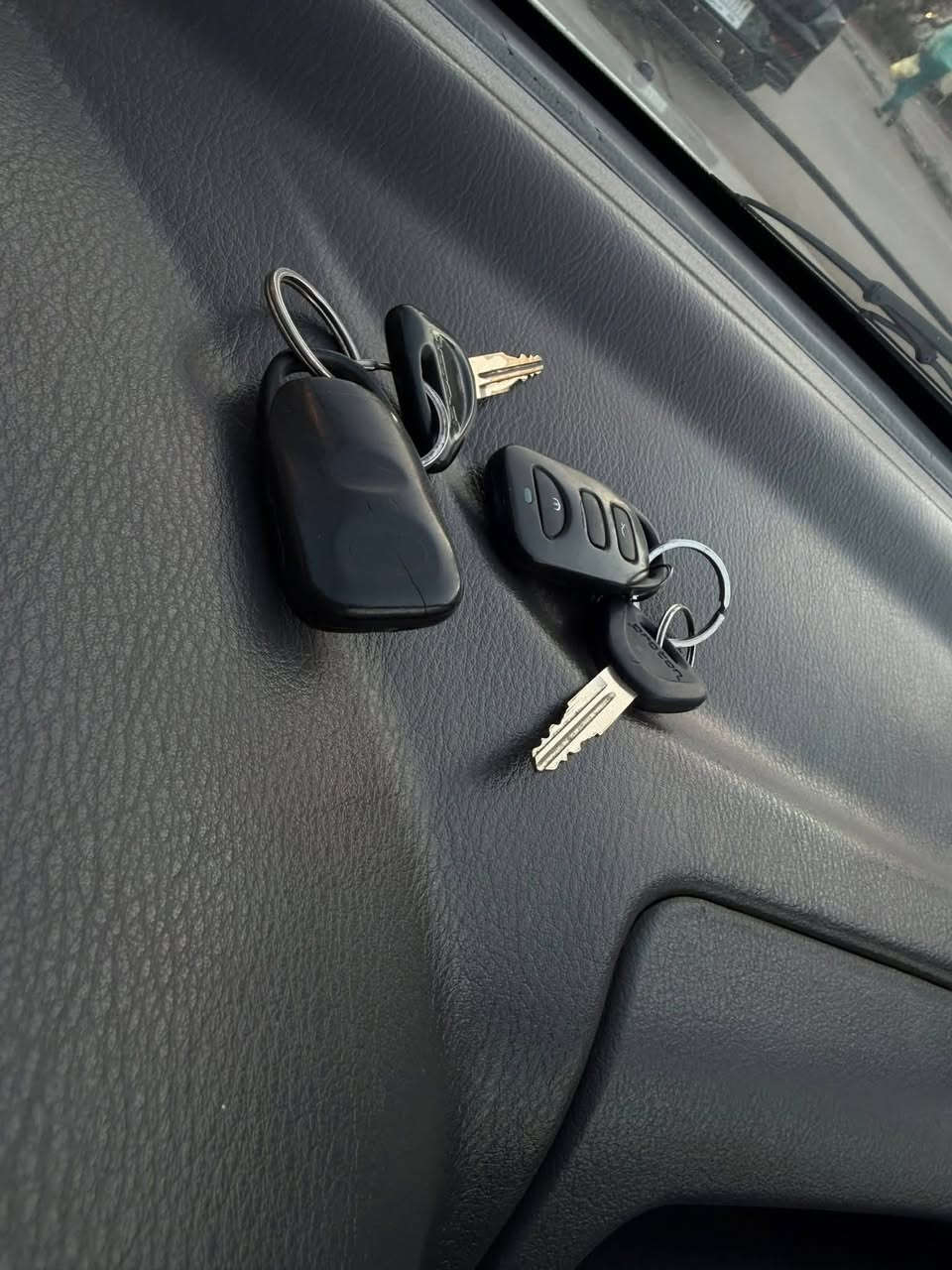 السلام عليكم 
#بسعر 70

بروتون  2004

 قطعه نادره بحاله الوكاله ✅
مكفوله من كل شي لا صبغ لا تبديل  بلاديه 😍✅

رقم بغداد مميز  وهزه جديده باسمي✅

مكينه كير ناعمه ونشطه بدون تبخير ✅
التبريد شغال سنتر لوك شغال جام كهرباء 

غرفته جديده بدون فطور

سياره مثل الصور واحله
سويجات ثنين بيه ✅

سياره نظيفه وبالعافيه ع الياخذهاا

المكان
بغداد الكرخ  

رقم صاحب السياره 
***********
