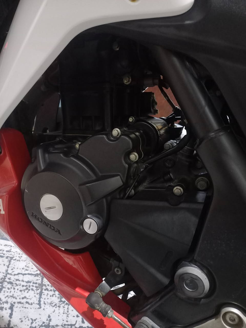 السلام عليكم للبيع السعر( 16$)ورقة وبيها مجال
دراجه بطح Honda CBR 250
هوندا سي بي ار 250
محرك 250 
 شاشة ألكترونيه بيها كل التفاصيل 
نضام ABS
ستاند حساس 
كفالة كير مكينة كهربائيات
الدراجة مال رمبة تقريباً صارلها شهر من نزلت من الرمبة 
السعر للبيع ب16$ ورقه وبيه مجال
*********** اتصال وواتساب المكان كربلاء الحر 
 ومفتوح الخاص
