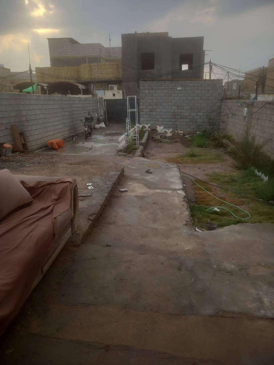 بيت للبيع المساحه 365 متر طابو اسهم شارع السفينه قرب جامعه الصادق كافه الخدمات ماء مجاري تبليط للاستفسار *********** واتساب موجود
