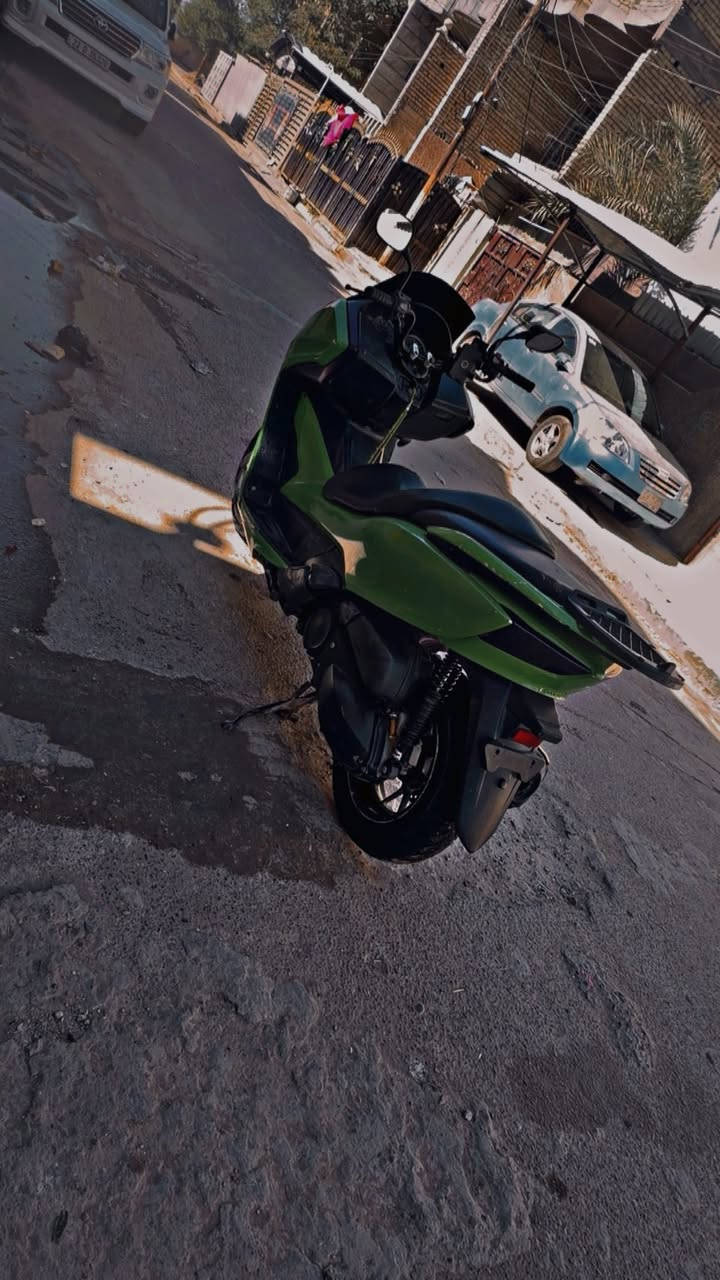 السلام عليكم 
فورزا 012 ماشيه 72 
كهربائيات كلهه شغاله عده الدبل اشاره فقط 
تايرات انضاف 
بريكات جدد 
بيهه كفر الدوسه مكسور 
وبيهه دخانه سوده 
وخرز كلج امامي 
معدل ادك فوك ال 140 بل مشي 
ع الستاند ادك 160 
مكاني بغداد المشتل 
بدون اروق 
السعر 950 وبيهه مجال بسيط 
***********
