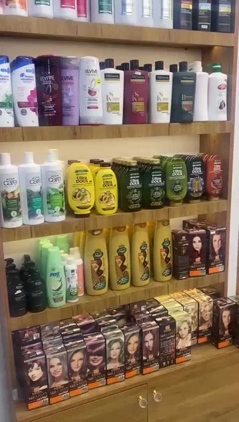 مرحبا فاترينات خشب جدد مصارلهن كم شهر صار ضرف وعزلنة المحل نريد نبيع فقط الڤاترينات لاصحاب الصيدليات للمحلات يفيدن   للاستفسار مراسلة الرقم ***********
