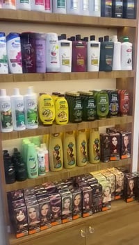 مرحبا فاترينات خشب جدد مصارلهن كم شهر صار ضرف وعزلنة المحل نريد نبيع ف...